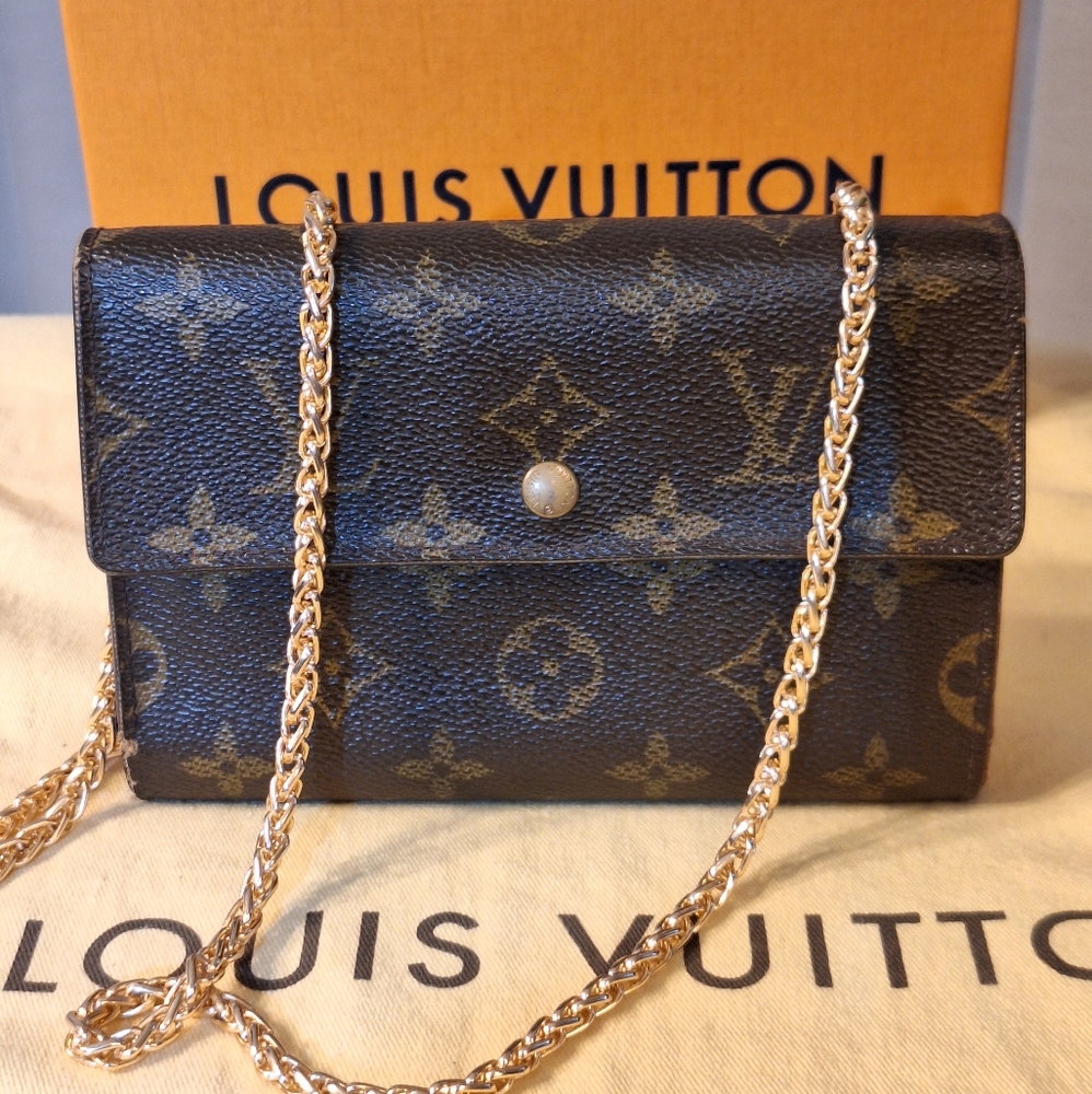 Louis Vuitton Vintage Monogram Wallet - Picture 2 of 13